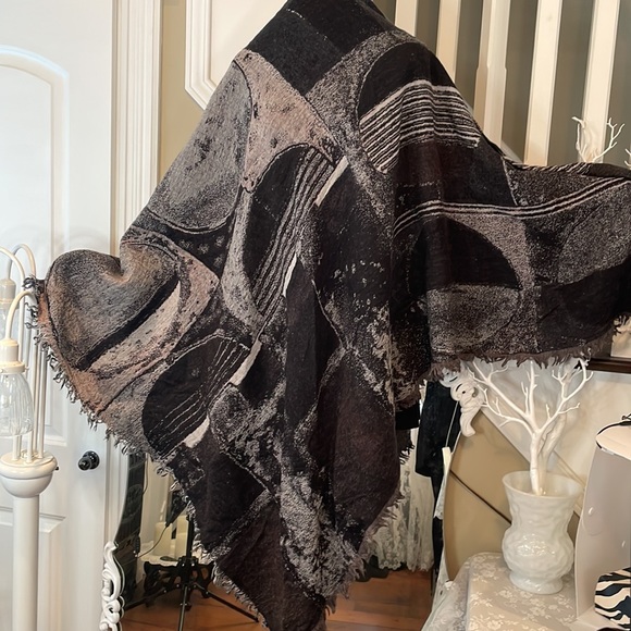 Aritzia Wilfred Haus Party Wrap Shawl Scarf “It’s a Party” 😁 BNWOT - Picture 6 of 8